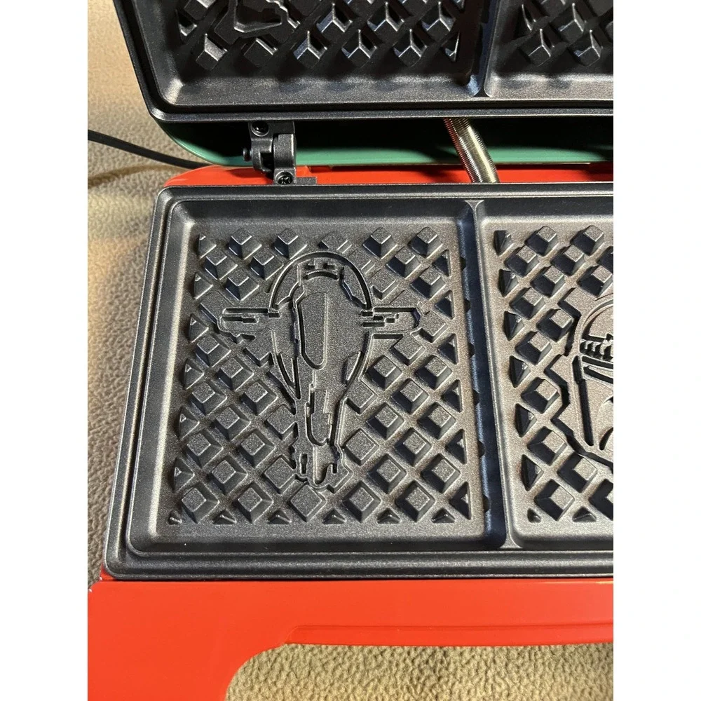 Star Wars Boba Fett Waffle Maker Makes 2 Mini Waffles Nonstick Plates‎